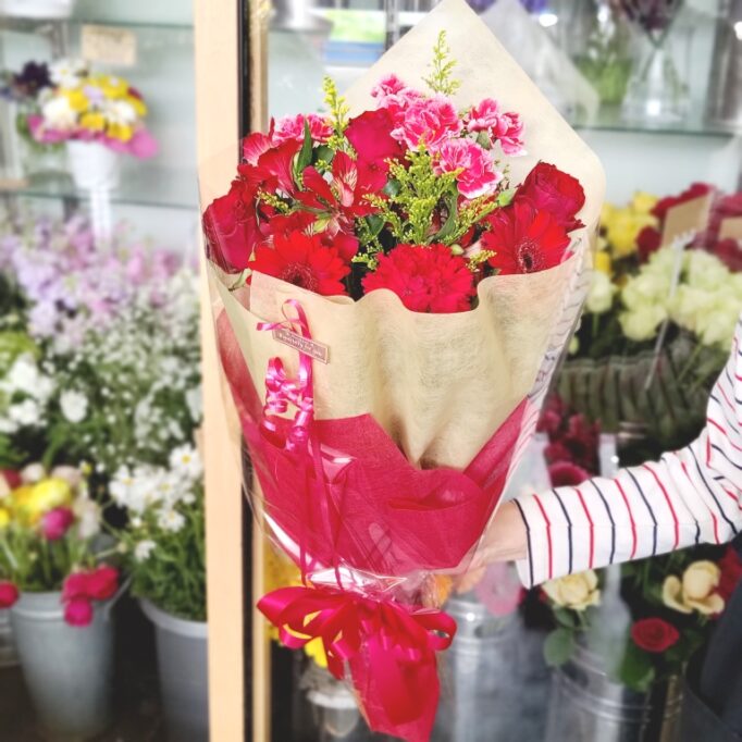 赤い長い形の花束 - 画像 (9)