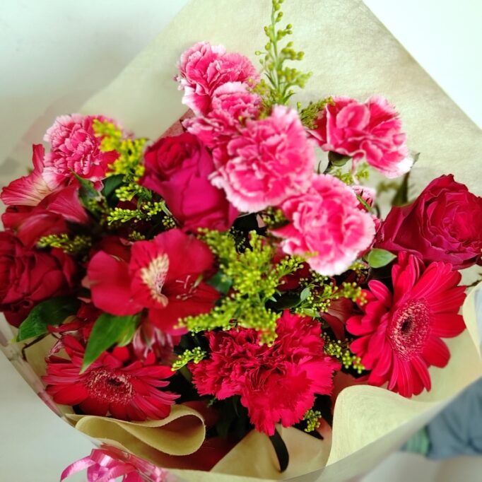赤い長い形の花束 - 画像 (6)